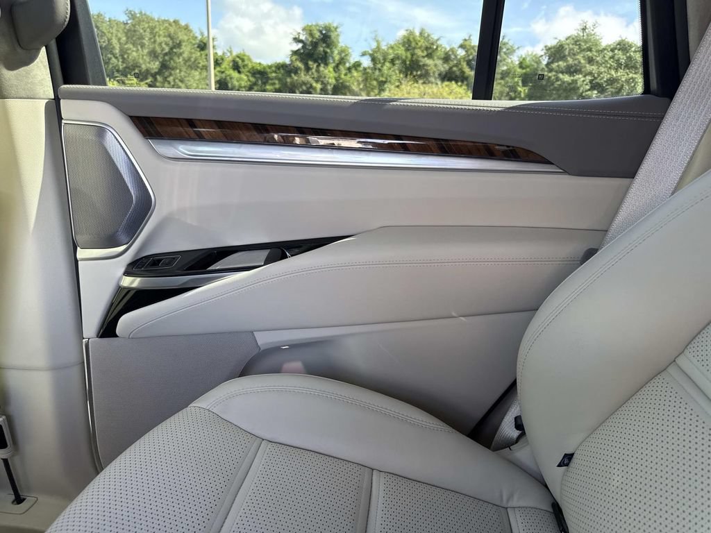 Certified 2026 Cadillac Escalade Platinum Luxury AWD/4WD image 15