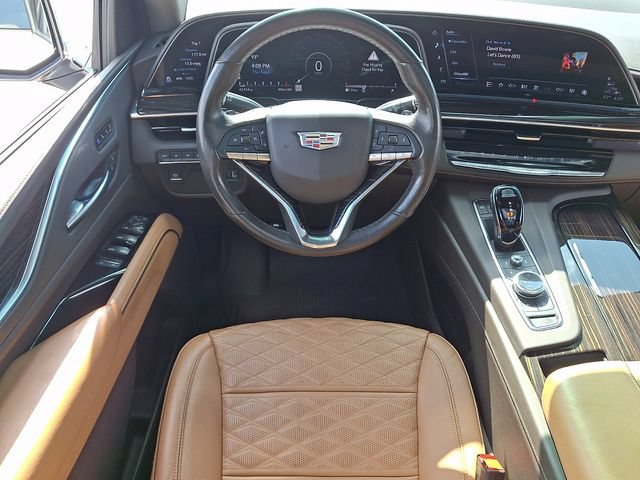 Used 2021 Cadillac Escalade Premium Luxury AWD/4WD image 11