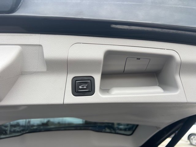 Used 2020 GMC Acadia SLE w/ Driver Convenience Package image 15