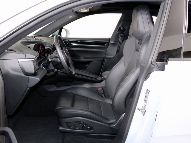 Used 2024 Porsche Macan 4 Electric image 5