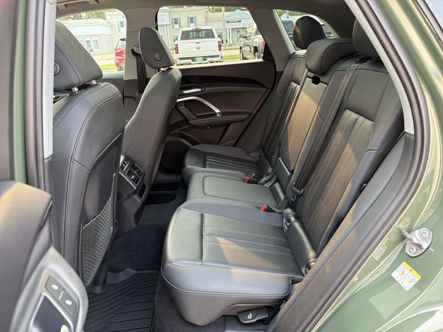 Used 2025 Audi Q5 Premium w/ Convenience Package AWD/4WD image 25