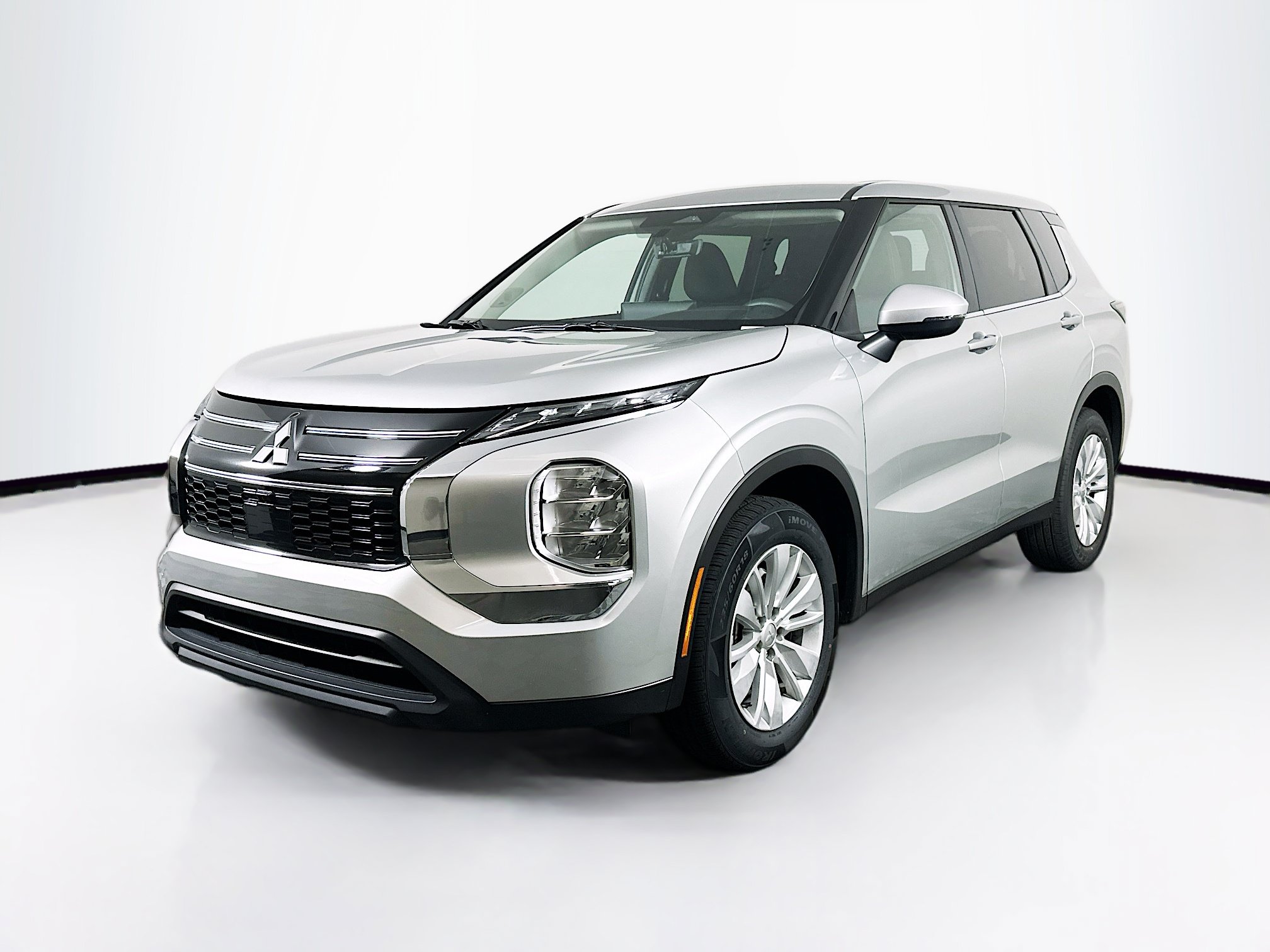 Used 2025 Mitsubishi Outlander ES FWD image 3