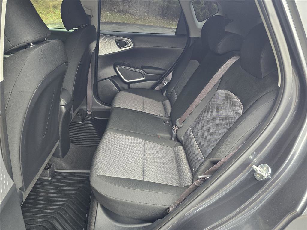 Used 2022 Kia Soul LX image 10