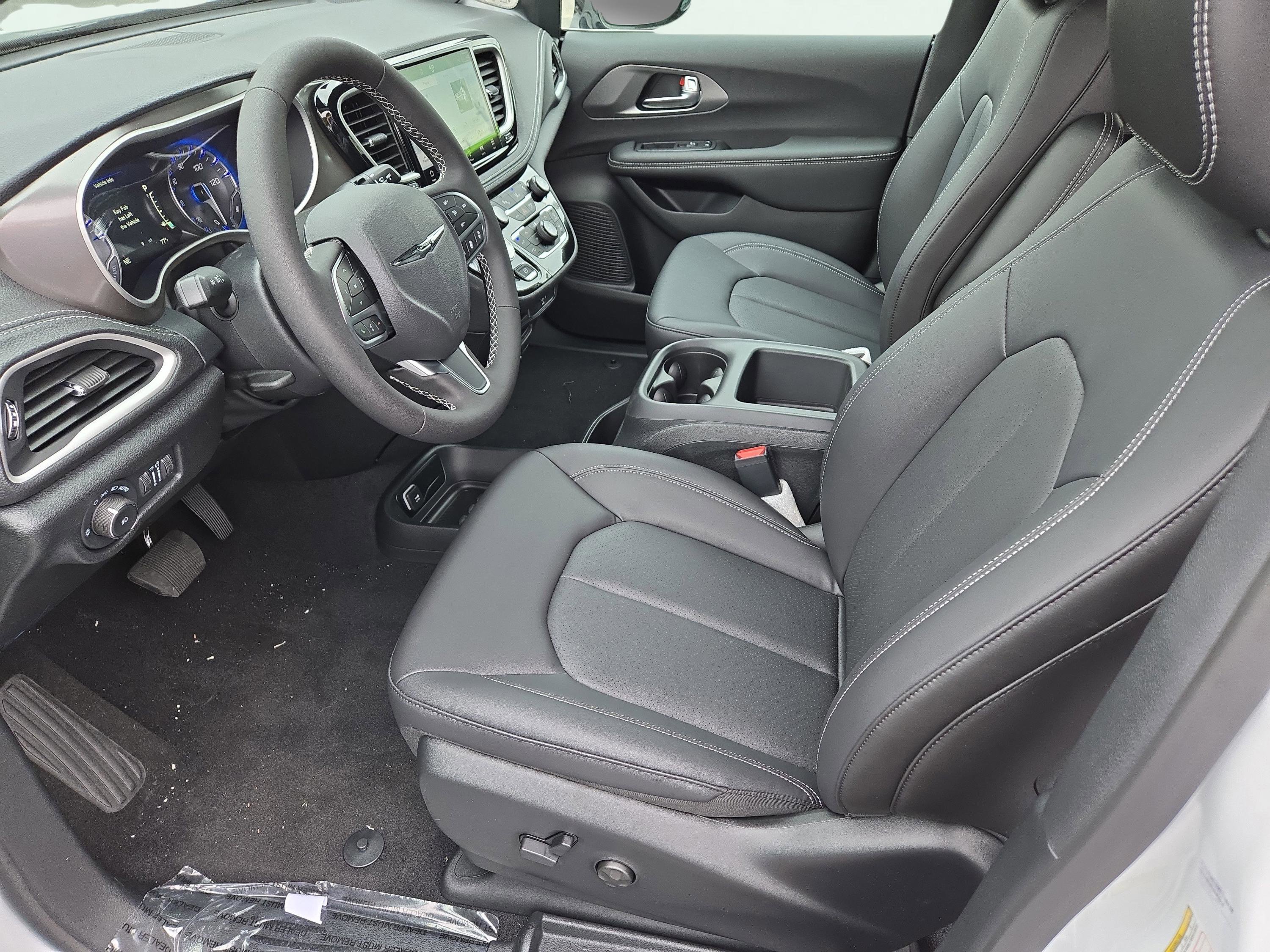 New 2026 Chrysler Pacifica Select image 15