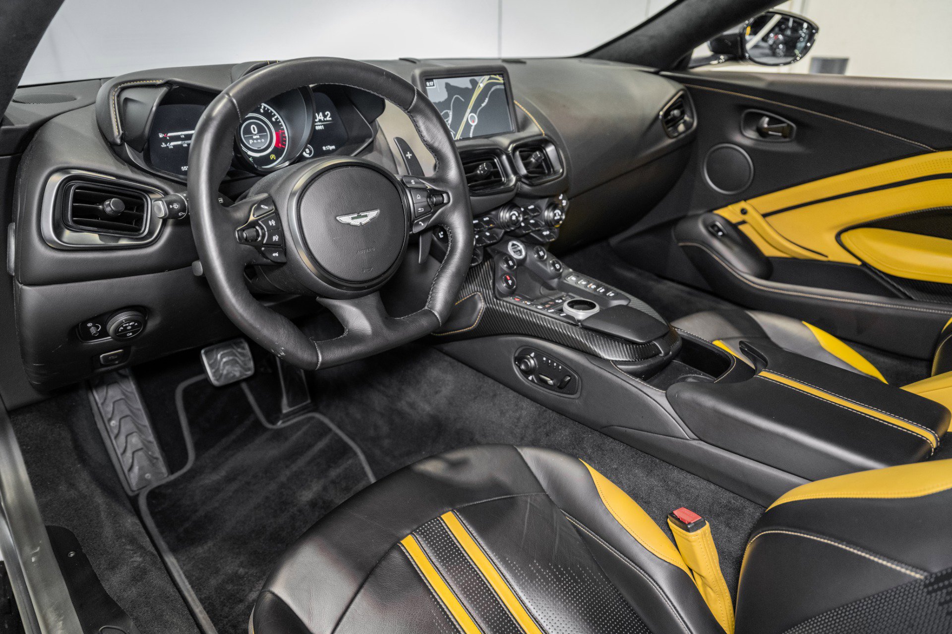 Used 2019 Aston Martin V8 Vantage image 3