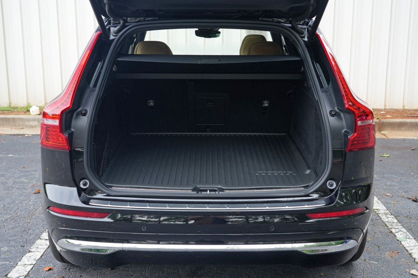 Used 2023 Volvo XC60 B5 Ultimate w/ Climate Package FWD image 10