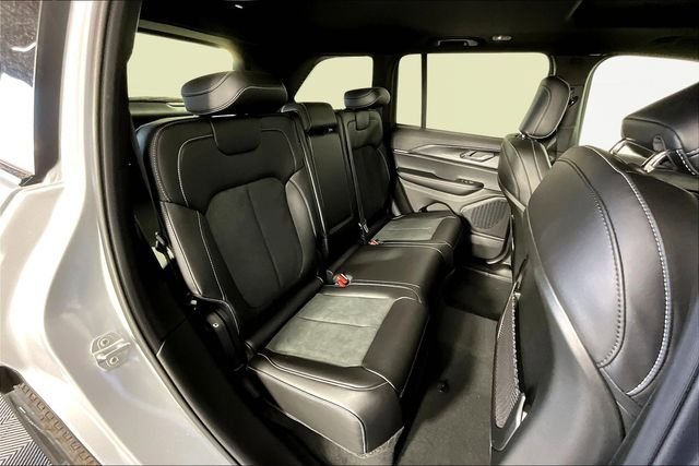 New 2025 Jeep Grand Cherokee Altitude image 11