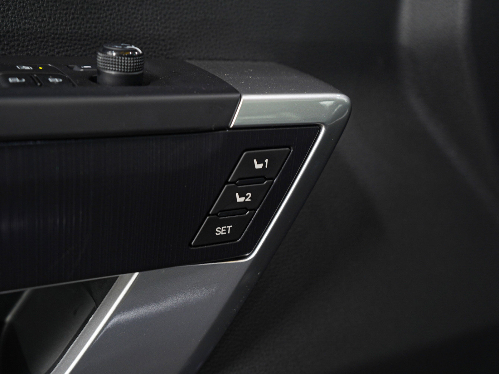 Used 2024 Toyota Sequoia Platinum image 27