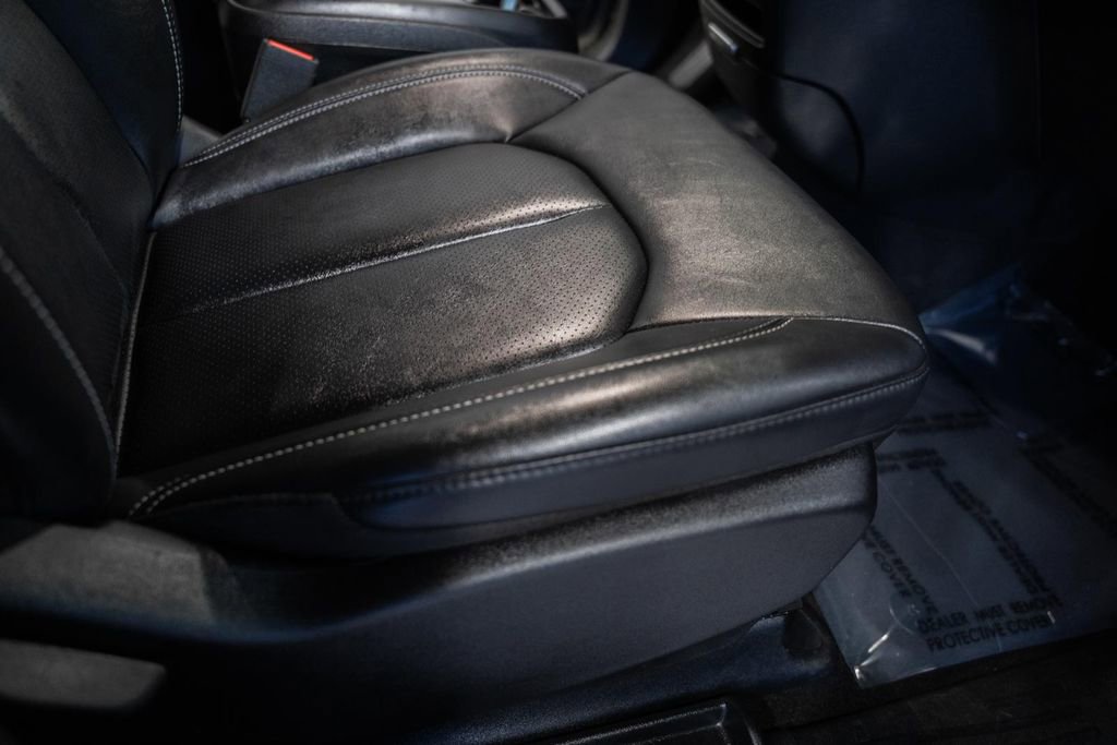 Used 2025 Chrysler Pacifica Select FWD image 37