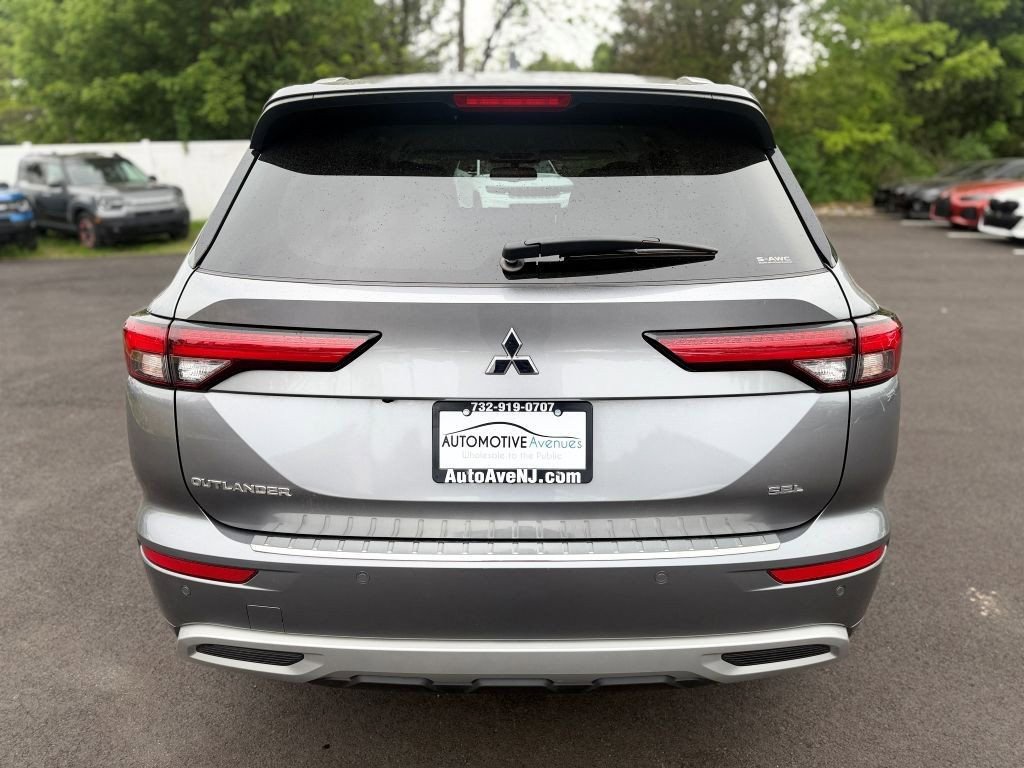Used 2024 Mitsubishi Outlander SEL AWD/4WD image 4
