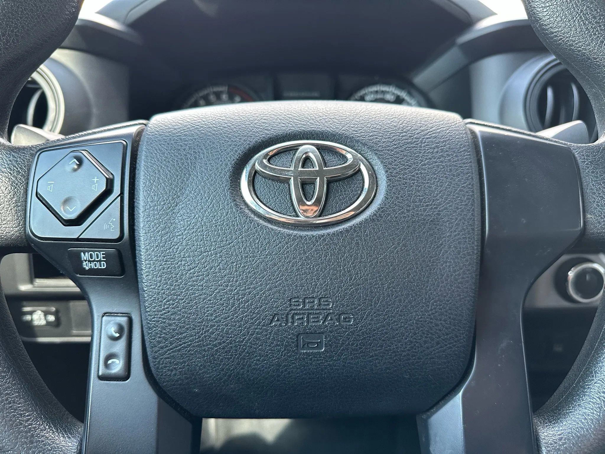 Used 2017 Toyota Tacoma SR image 17