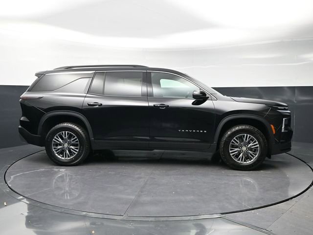 Used 2025 Chevrolet Traverse LT image 4