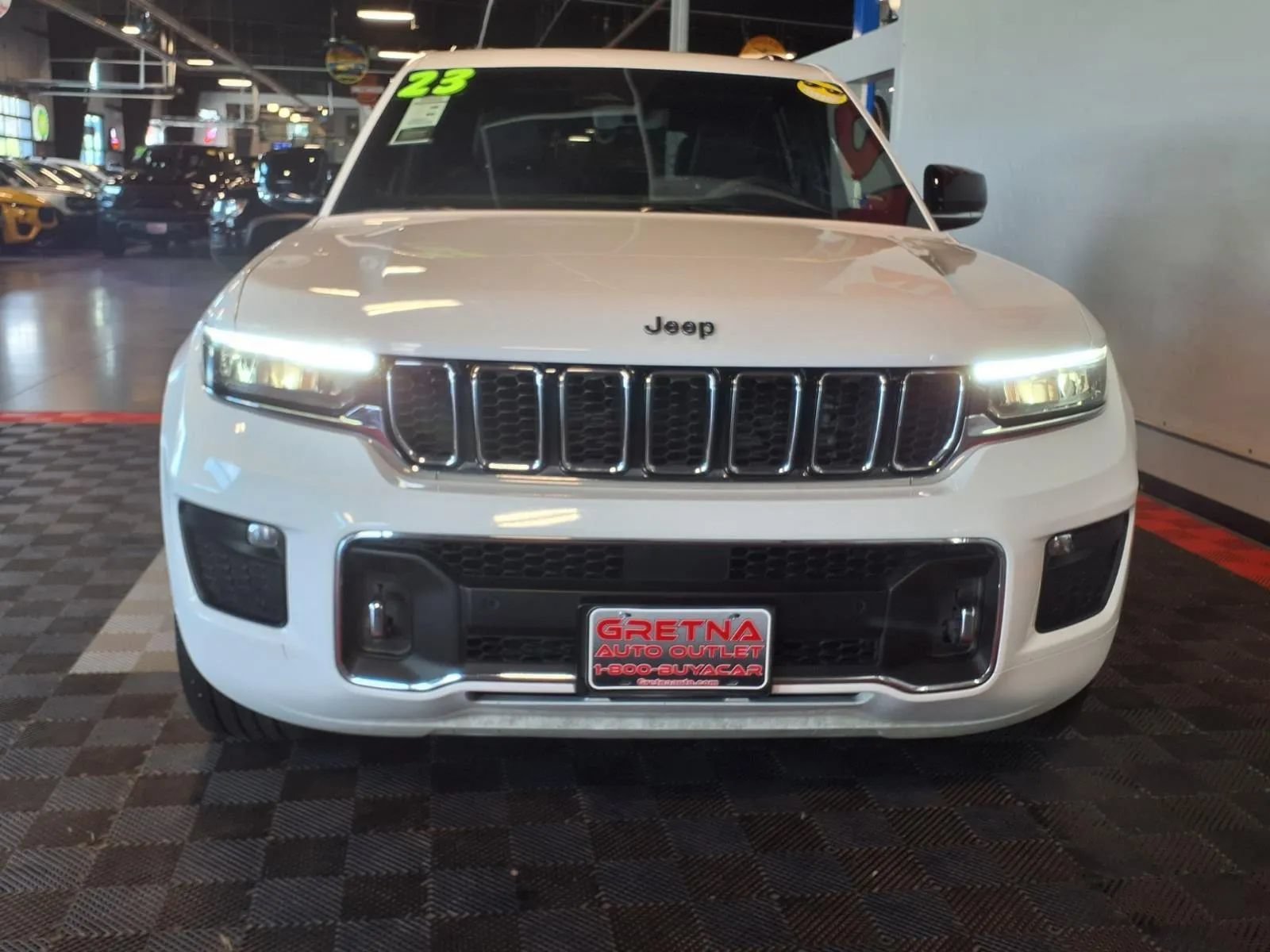 Used 2023 Jeep Grand Cherokee Overland w/ Luxury Tech Group IV AWD/4WD image 3
