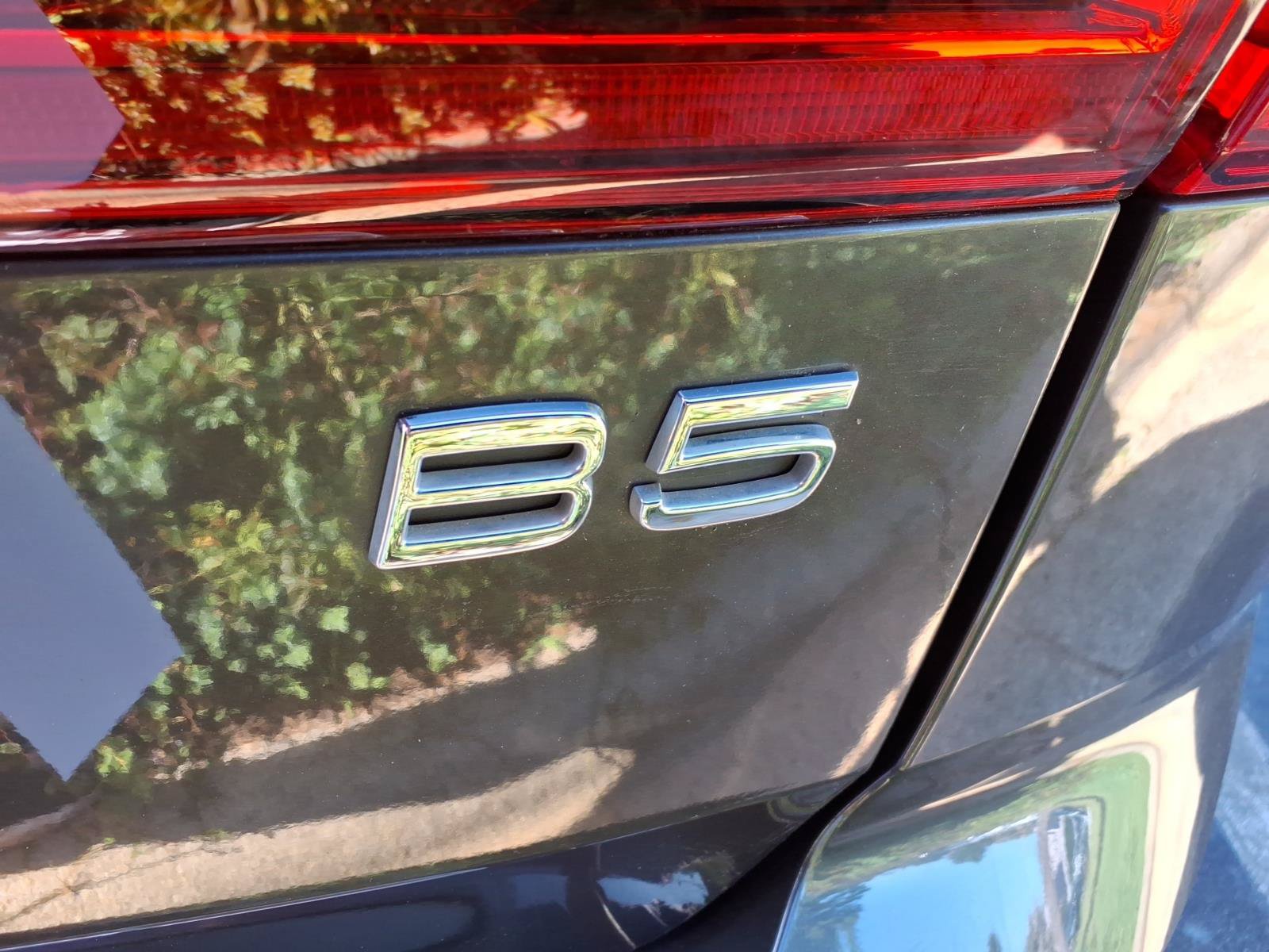 Used 2022 Volvo XC60 B5 Momentum w/ Advanced Package FWD image 29