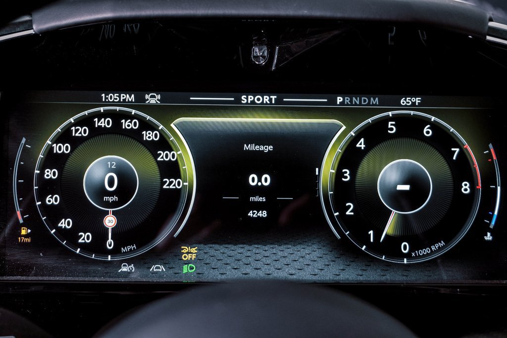 Used 2026 Aston Martin V8 Vantage Coupe RWD image 27