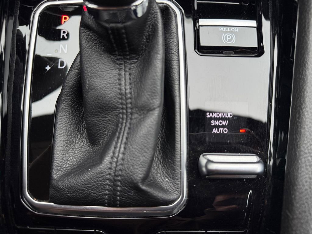 Used 2025 Jeep Compass Limited image 30