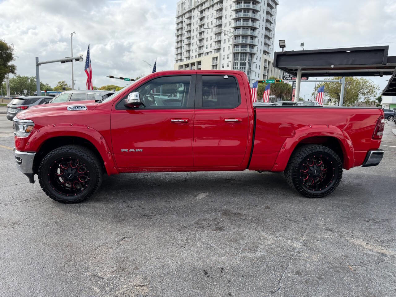 Used 2020 RAM 1500 Laramie RWD image 2