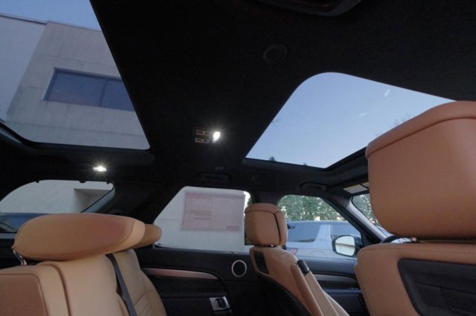 New 2025 Land Rover Discovery Dynamic SE image 20