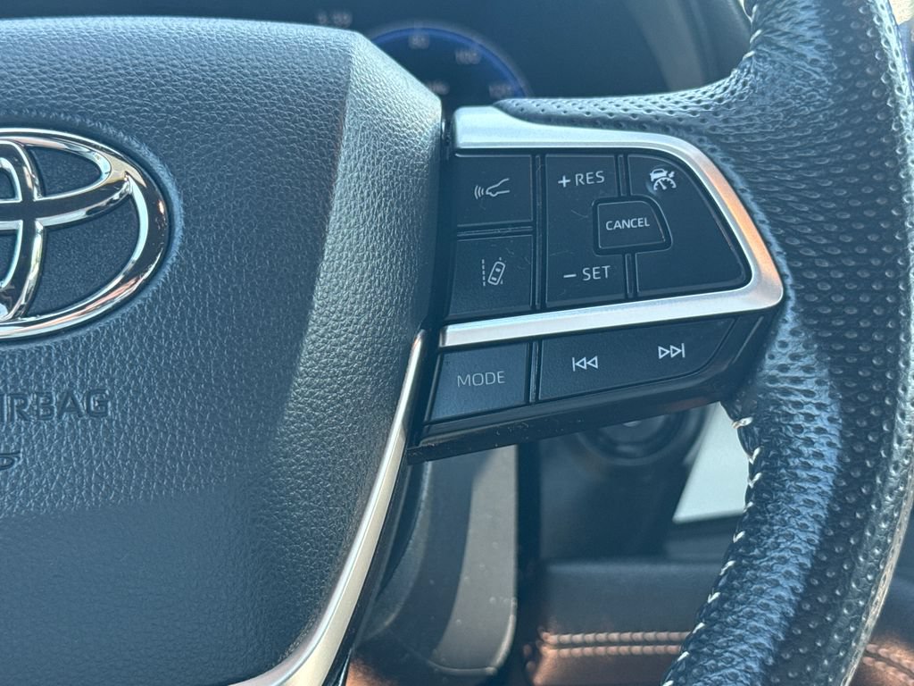 Used 2026 Toyota Sienna XSE AWD/4WD image 21
