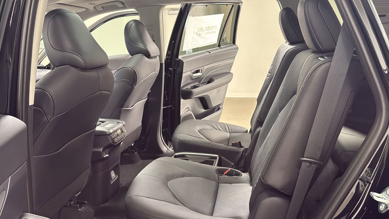 New 2025 Toyota Grand Highlander Platinum image 15