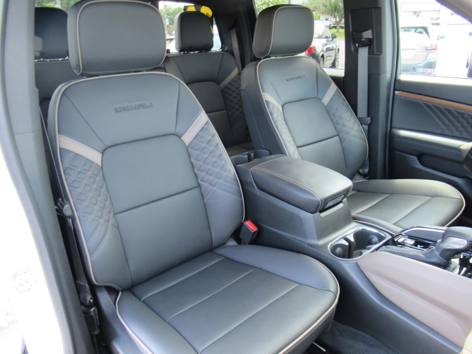 Used 2024 GMC Canyon Denali AWD/4WD image 13