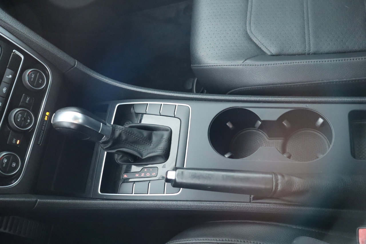 Used 2017 Volkswagen Passat 1.8T R-Line image 21