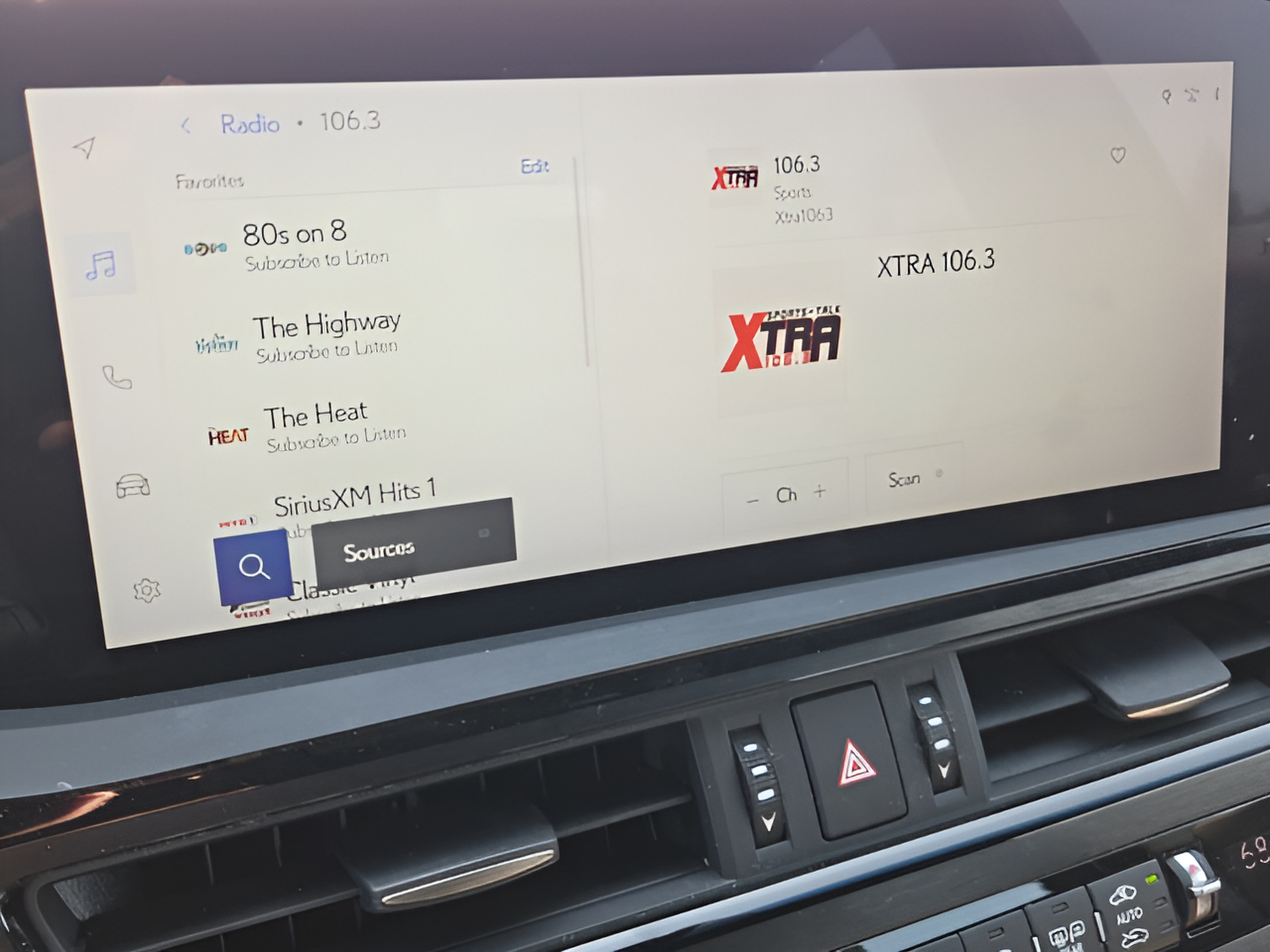 Used 2023 Lexus ES 300h w/ Premium Package FWD image 16