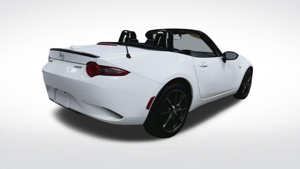 Used 2016 MAZDA MX-5 Miata Club RWD image 8