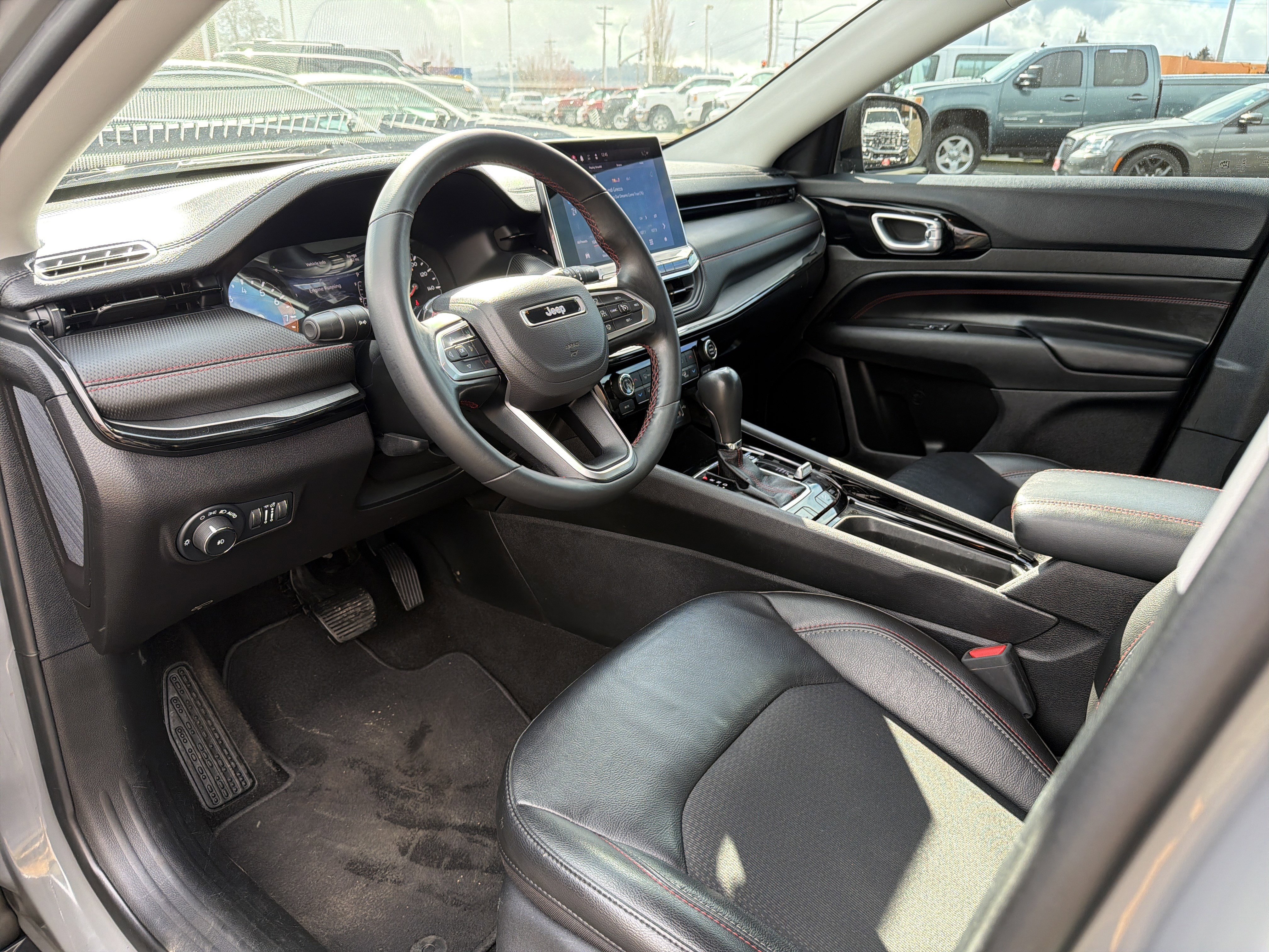 Used 2022 Jeep Compass Trailhawk w/ Trailhawk Convenience Group AWD/4WD image 9