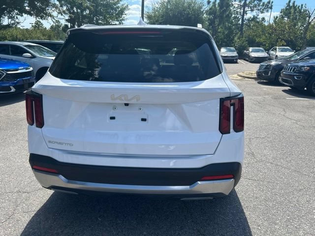 Certified 2026 Kia Sorento S w/ S Panoramic Sunroof Package FWD image 4