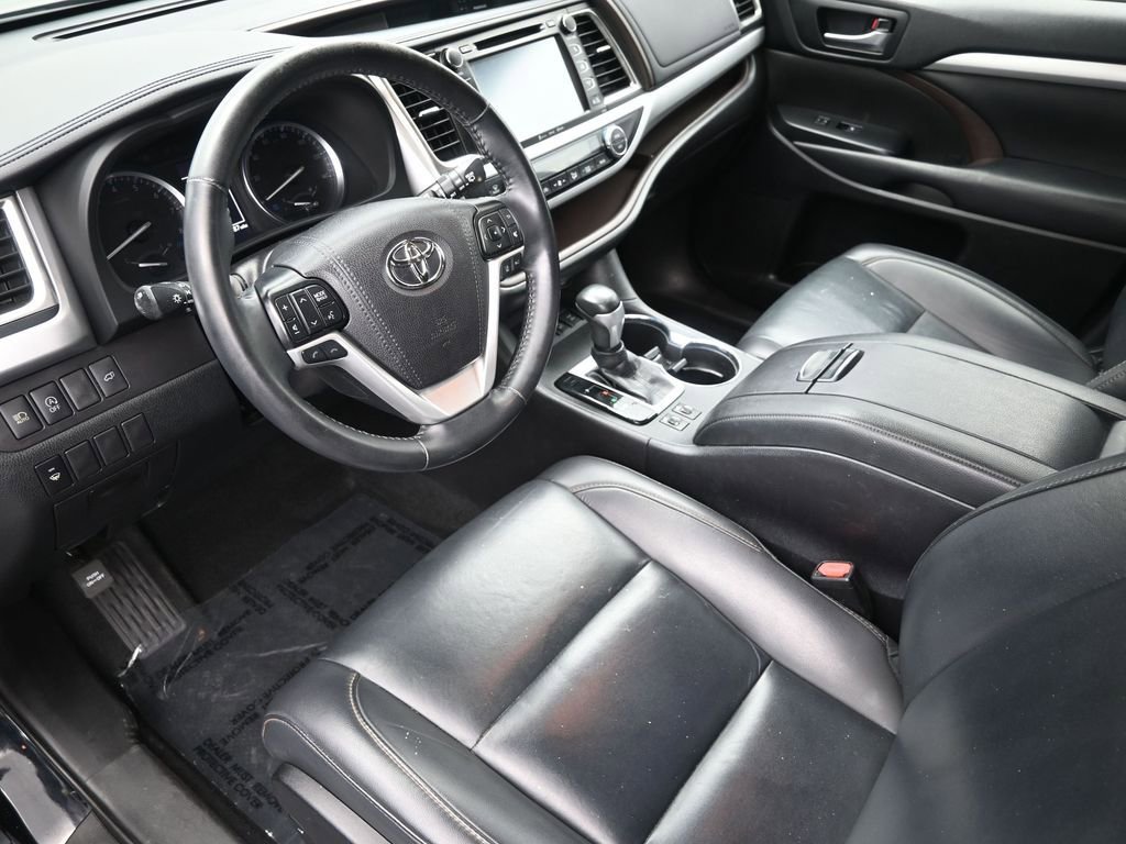Used 2019 Toyota Highlander XLE image 11