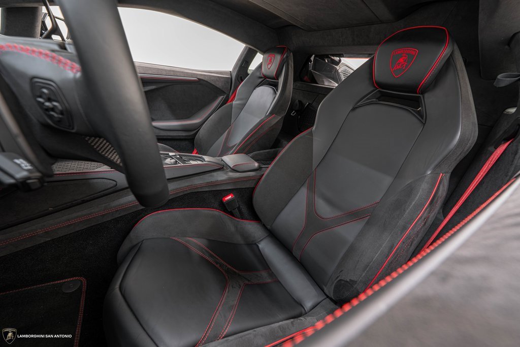 Used 2024 Lamborghini Revuelto image 26