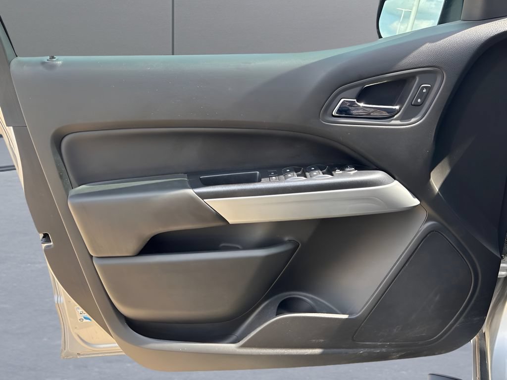 Used 2015 Chevrolet Colorado LT w/ LT Convenience Package RWD image 9