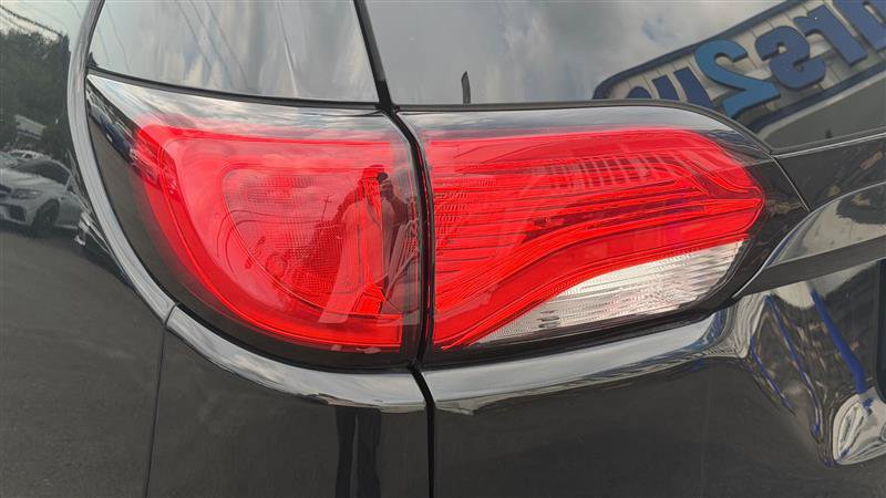 Used 2018 Chrysler Pacifica Touring-L FWD image 13