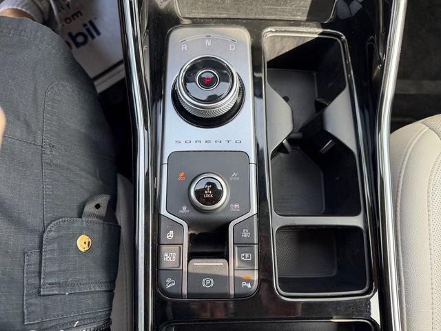 Certified 2022 Kia Sorento SX Prestige w/ Panoramic Sunroof Package AWD/4WD image 26
