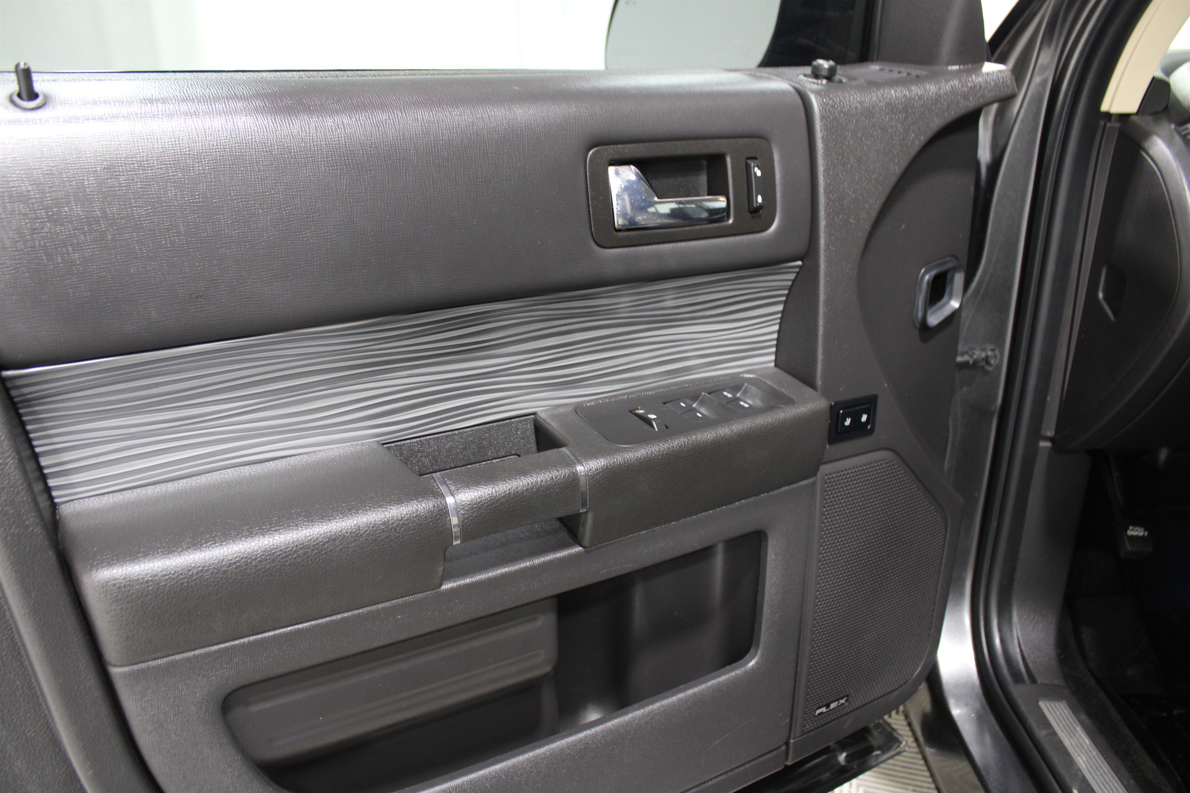 Used 2017 Ford Flex Limited w/ Limited Appearance Package image 6