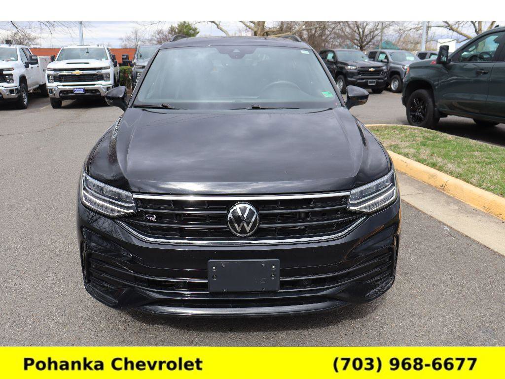 Used 2024 Volkswagen Tiguan SE R-Line image 2