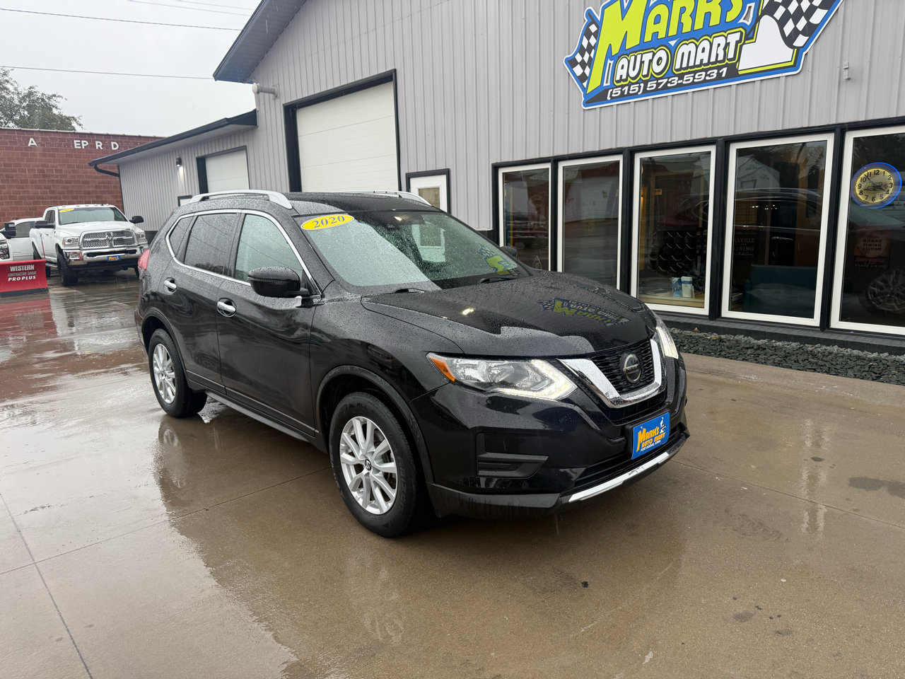 Used 2020 Nissan Rogue SV image 1