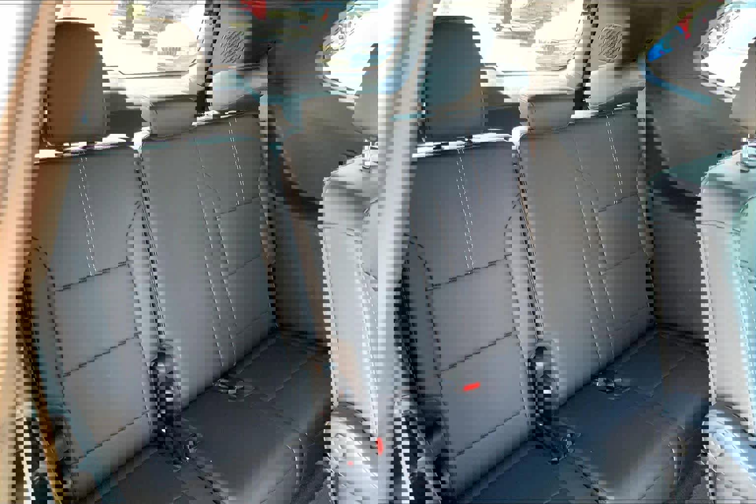 Used 2024 GMC Acadia Elevation image 18