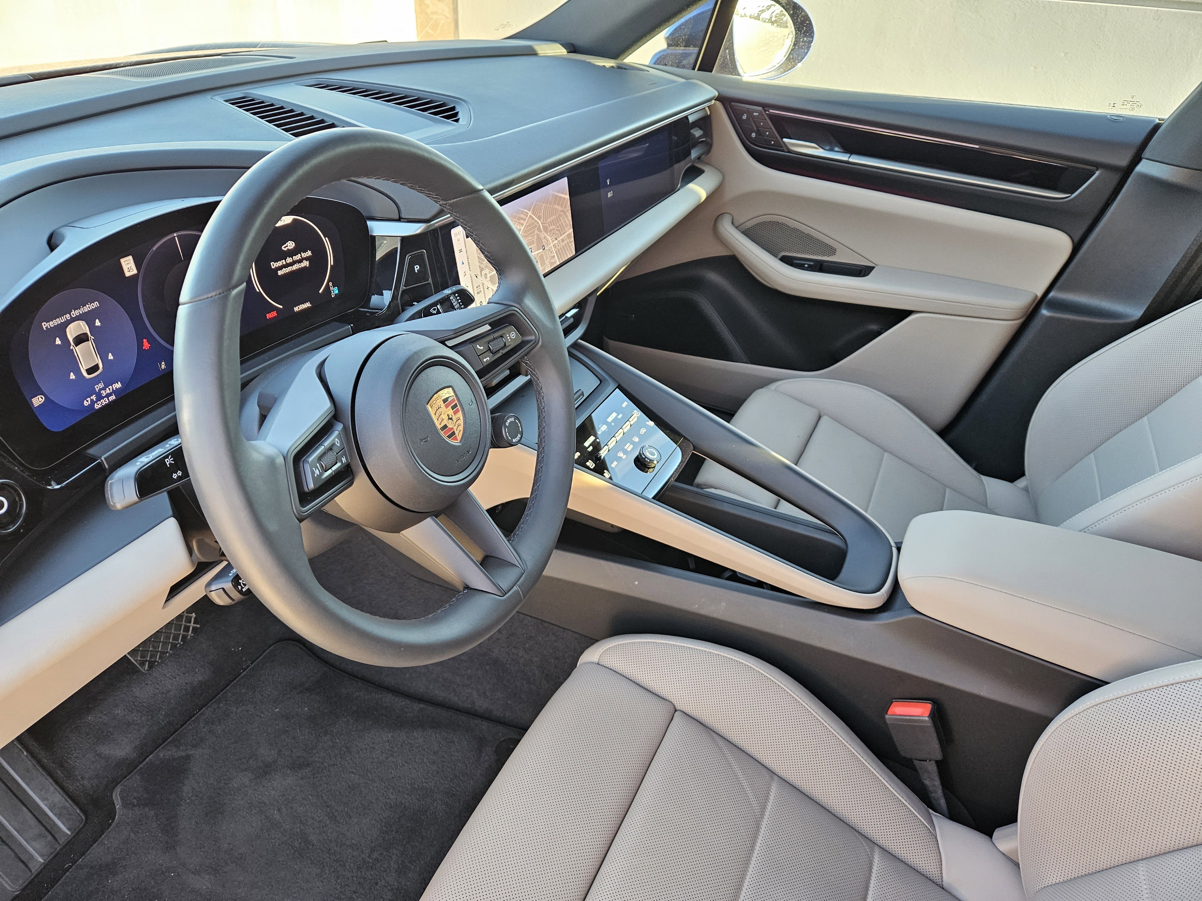 Certified 2024 Porsche Macan 4 Electric image 4