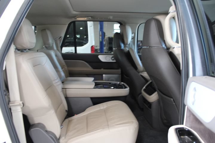 Used 2022 Lincoln Navigator L Reserve AWD/4WD image 16