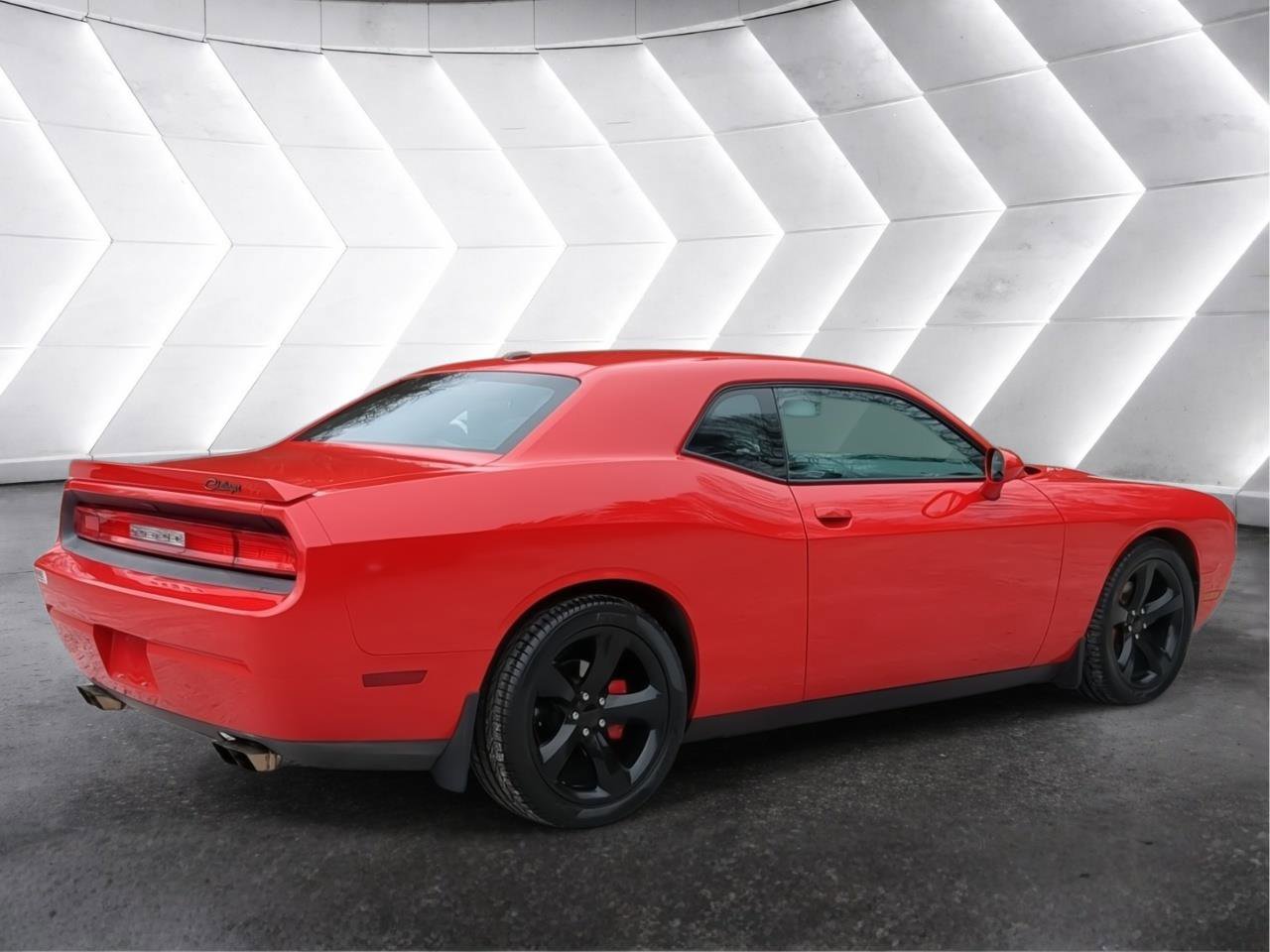 Used 2014 Dodge Challenger R/T w/ Blacktop Package RWD image 3