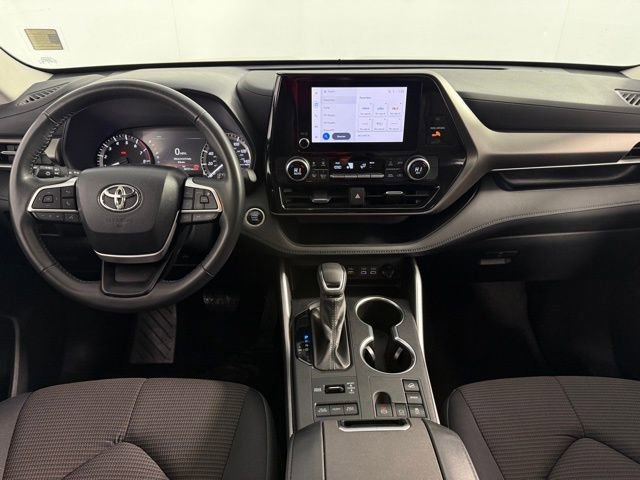 Used 2024 Toyota Highlander LE image 25