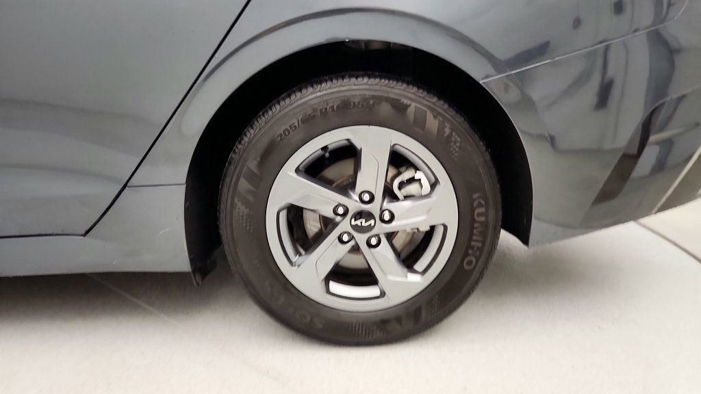 Used 2022 Kia K5 LXS image 9