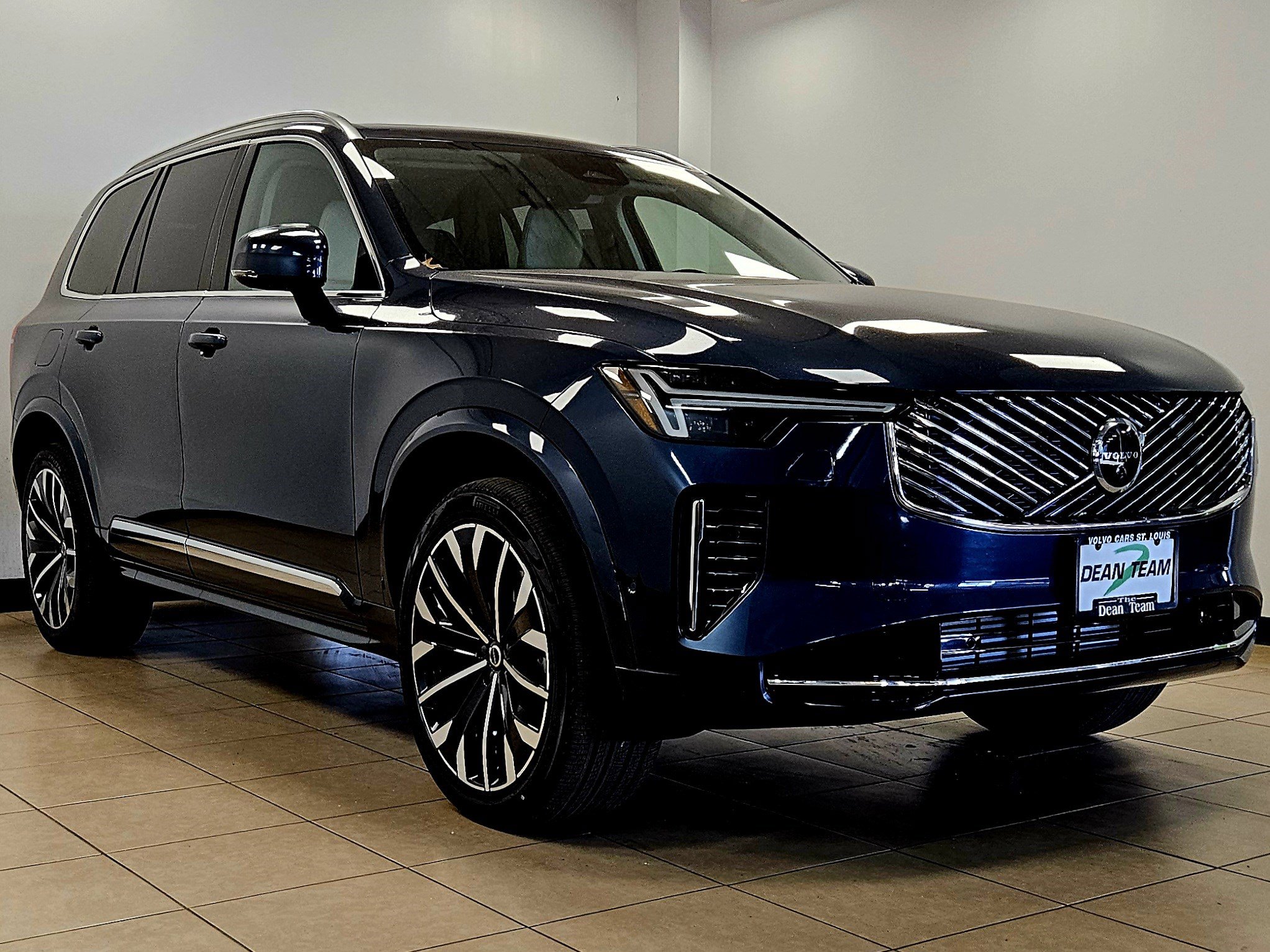 New 2026 Volvo XC90 T8 Ultra w/ Protection Package Premier image 3
