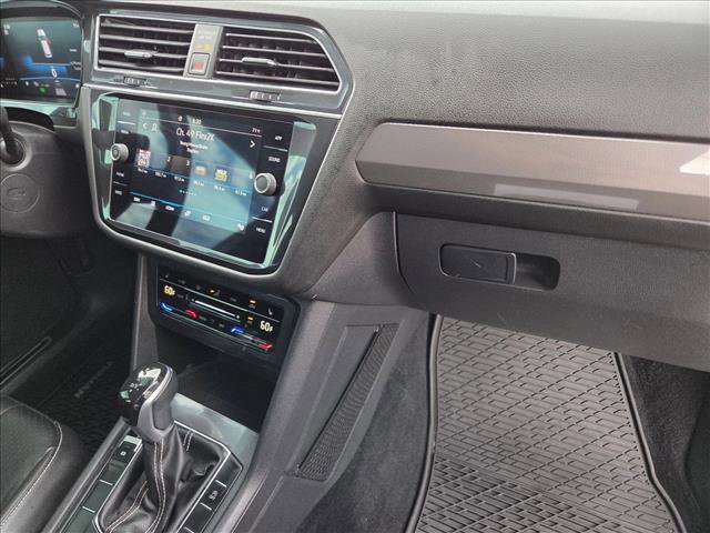 Certified 2022 Volkswagen Tiguan SE R-Line FWD image 22