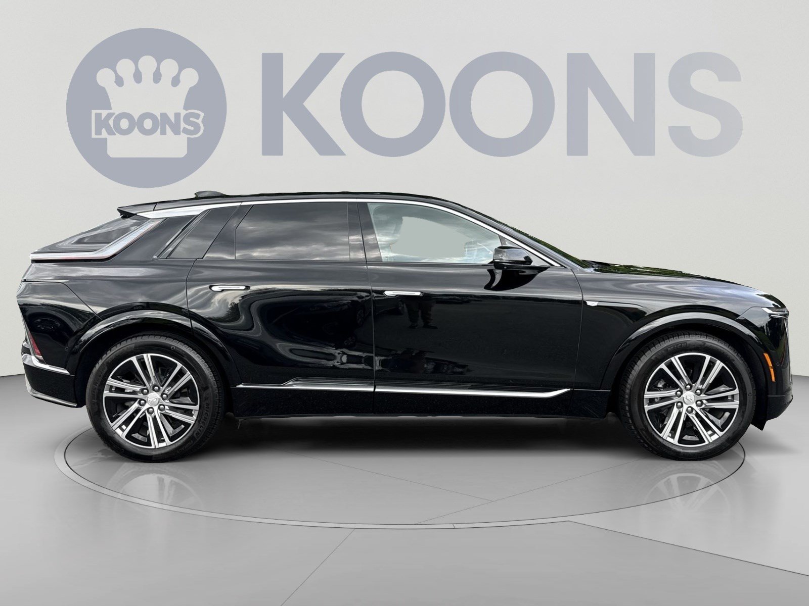 Used 2024 Cadillac Lyriq Luxury w/ LPO, Floor Liner Package AWD/4WD image 8