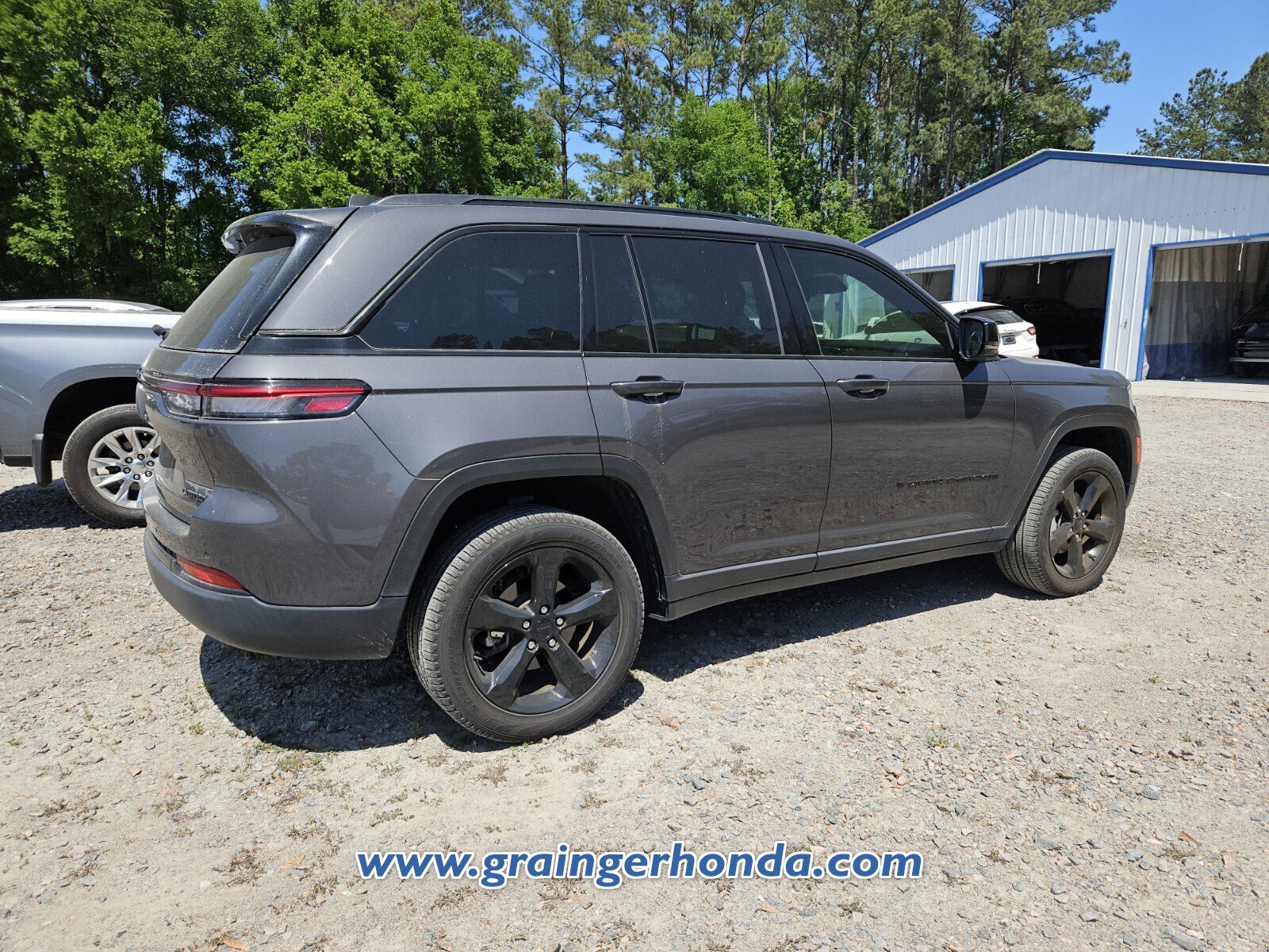 Used 2024 Jeep Grand Cherokee Limited w/ Black Appearance Package AWD/4WD image 7