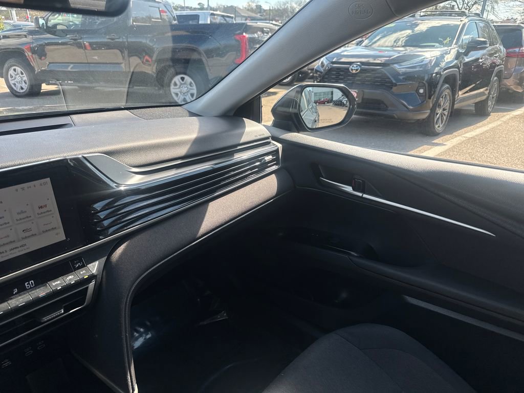 Used 2025 Toyota Camry LE AWD/4WD image 27