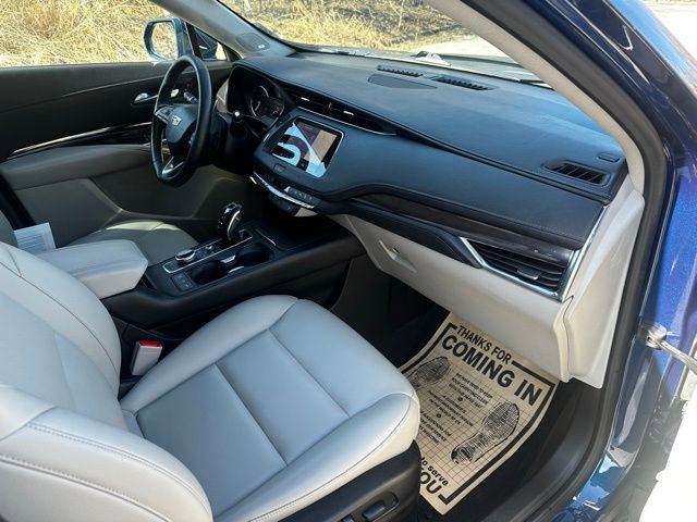 Used 2019 Cadillac XT4 Luxury w/ Cold Weather Package image 17